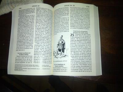 Bible ouverte 400x300.jpg Bible ouverte 400x300.jpg